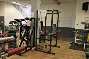 Salle de musculation du CHAA angoulême : cage à squats.